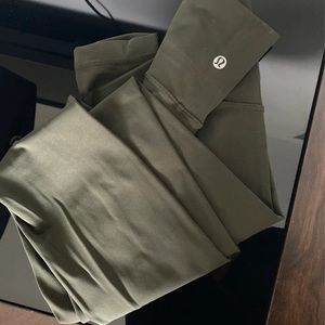 SOLD ‼️Wunder Under 28” dark olive